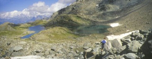 Panorama su Gran Lac e laghetti ghiacciati (35824 bytes)